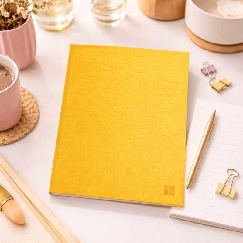 CUADERNO COSIDO 19X23 AMARILLO CON TRAMA